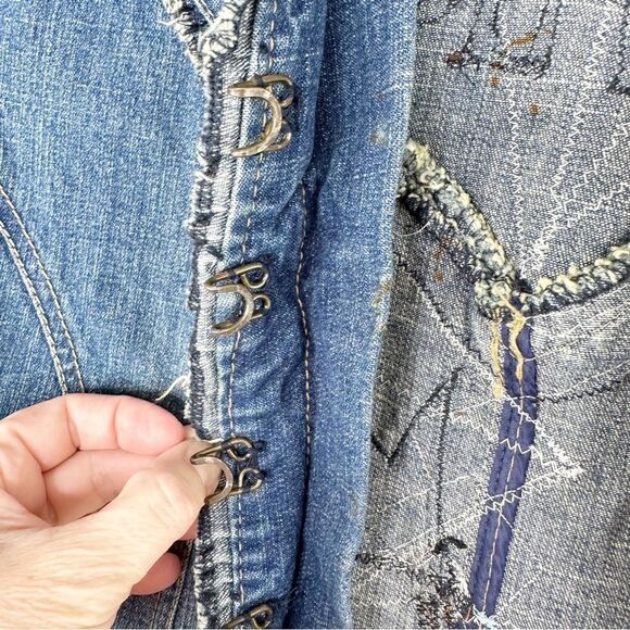Artist’s Custom Designed Repurposed Jean Vest w/Mixed Media Queen Figure Sz 1X - Picture 12 of 14
